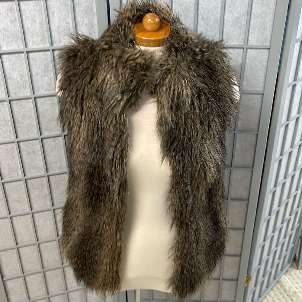 H&M Womens Brown Faux Fur Vest Size 2 Lined.